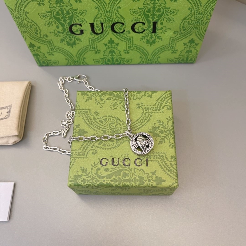 G*u*i necklaces